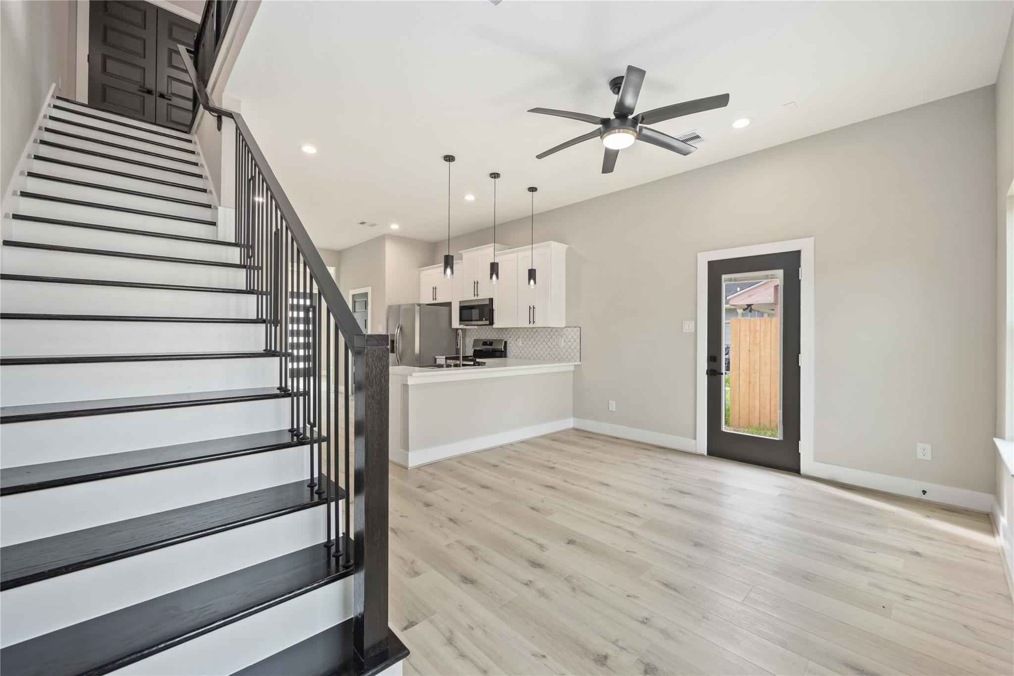 8015 Venus Street Unit: A/B