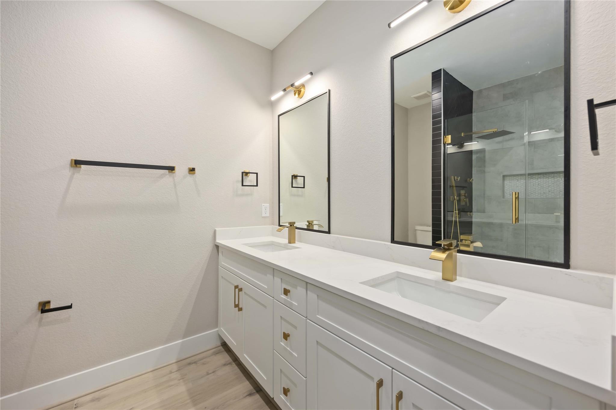 8015 Venus Street Unit: A/B