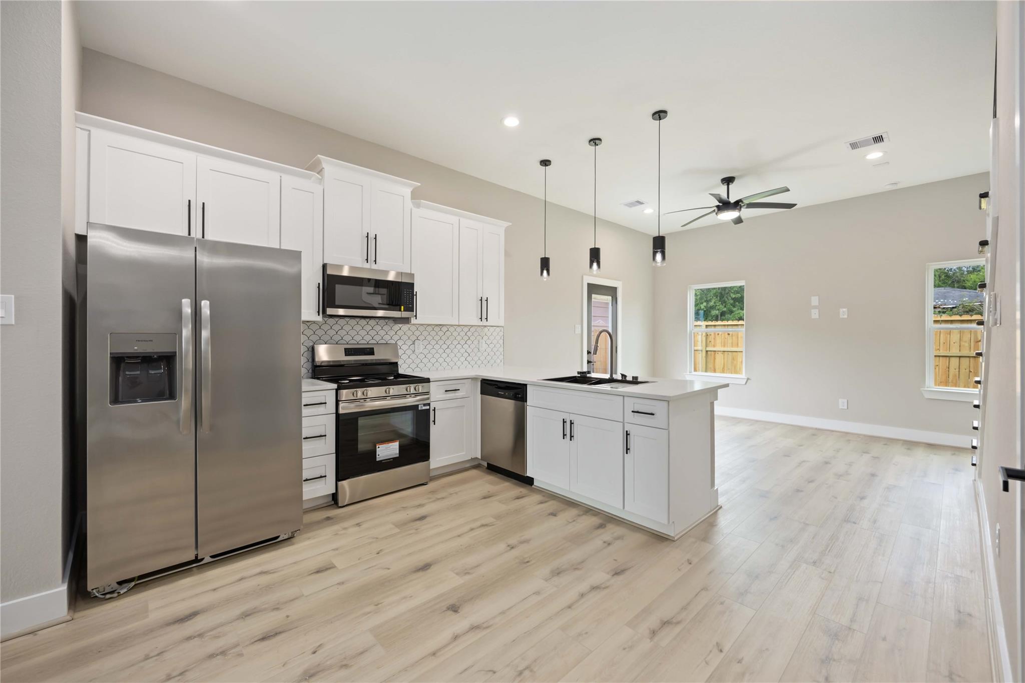 8015 Venus Street Unit: A/B