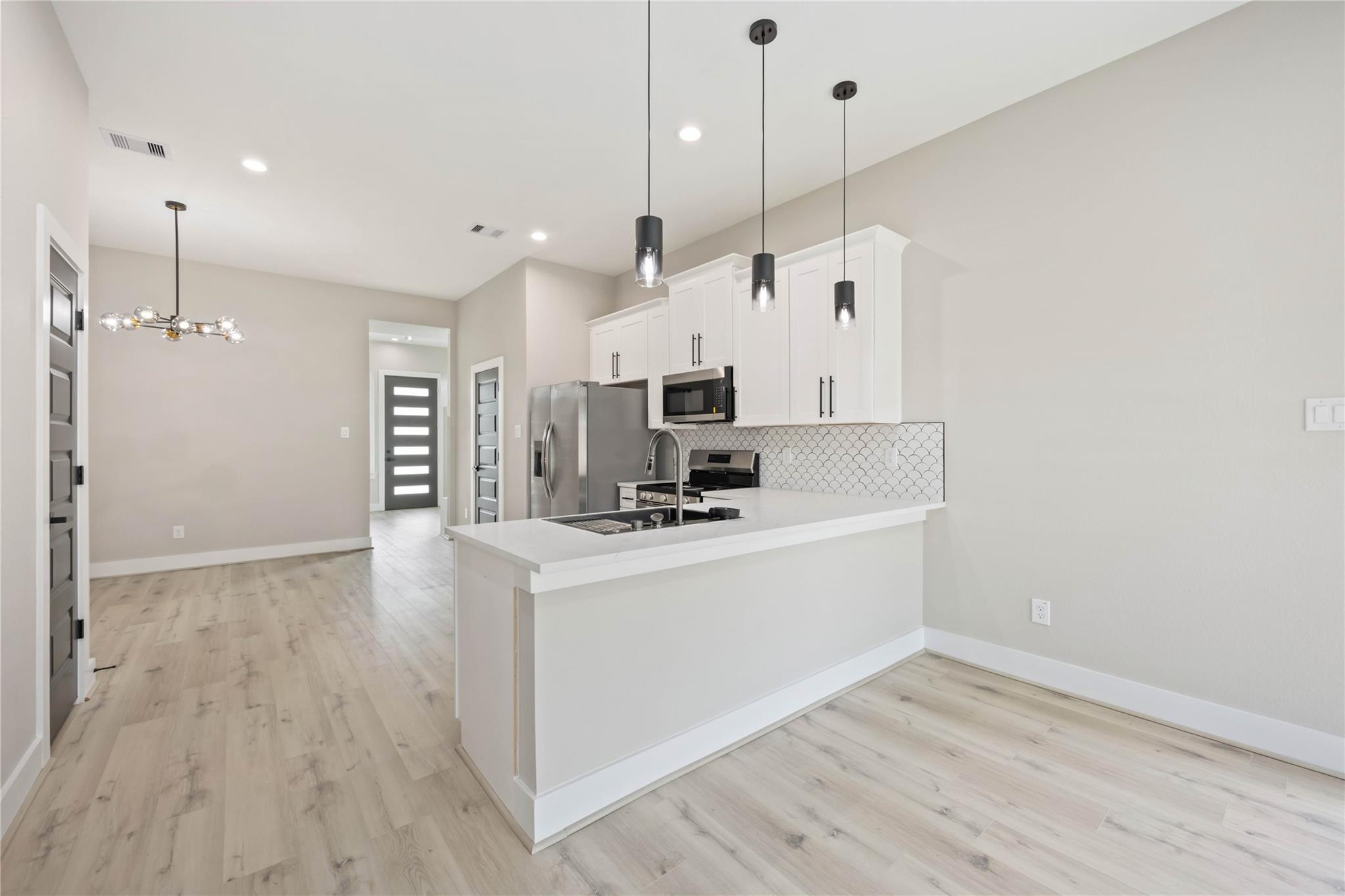 8015 Venus Street Unit: A/B