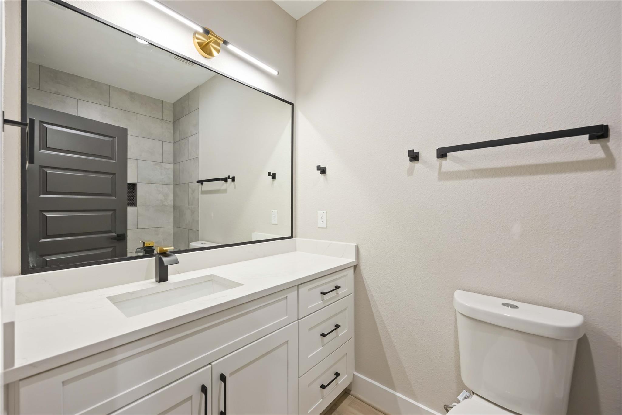 8015 Venus Street Unit: A/B