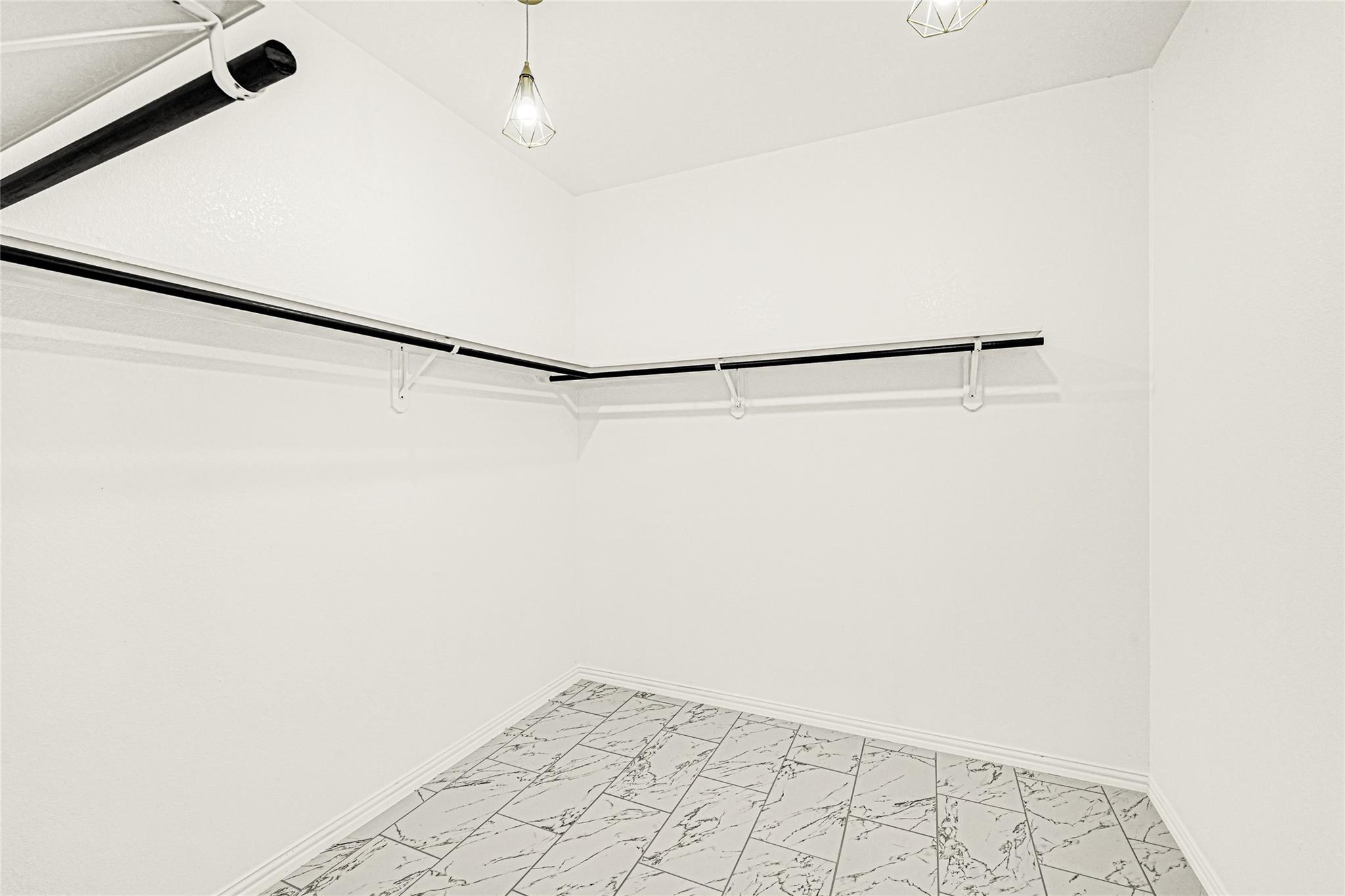 1128 Peter Pine Street