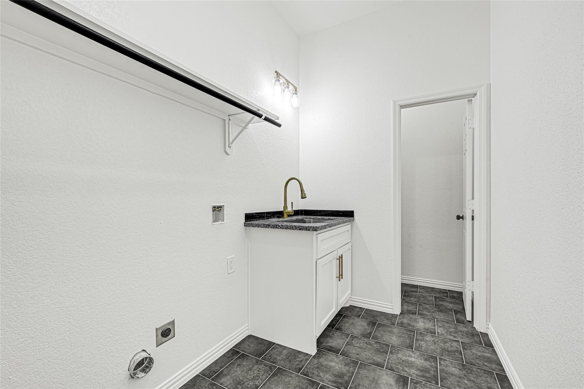 1128 Peter Pine Street