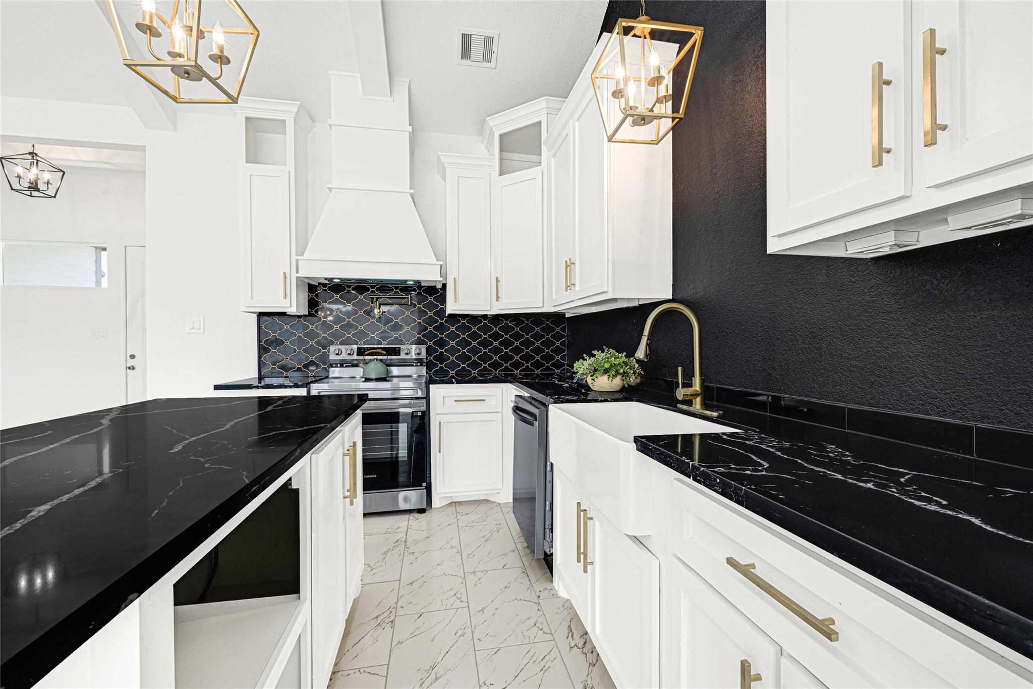 1128 Peter Pine Street