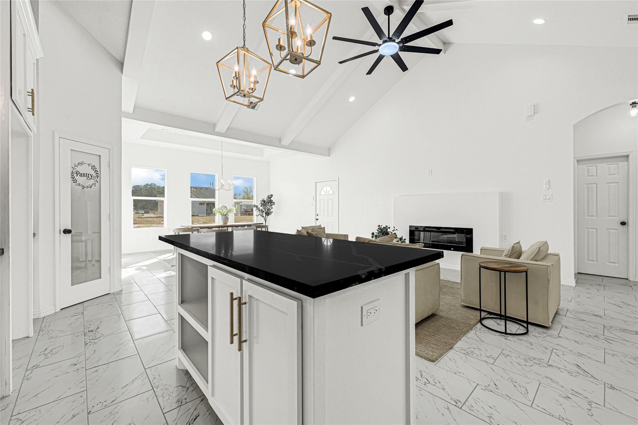 1128 Peter Pine Street