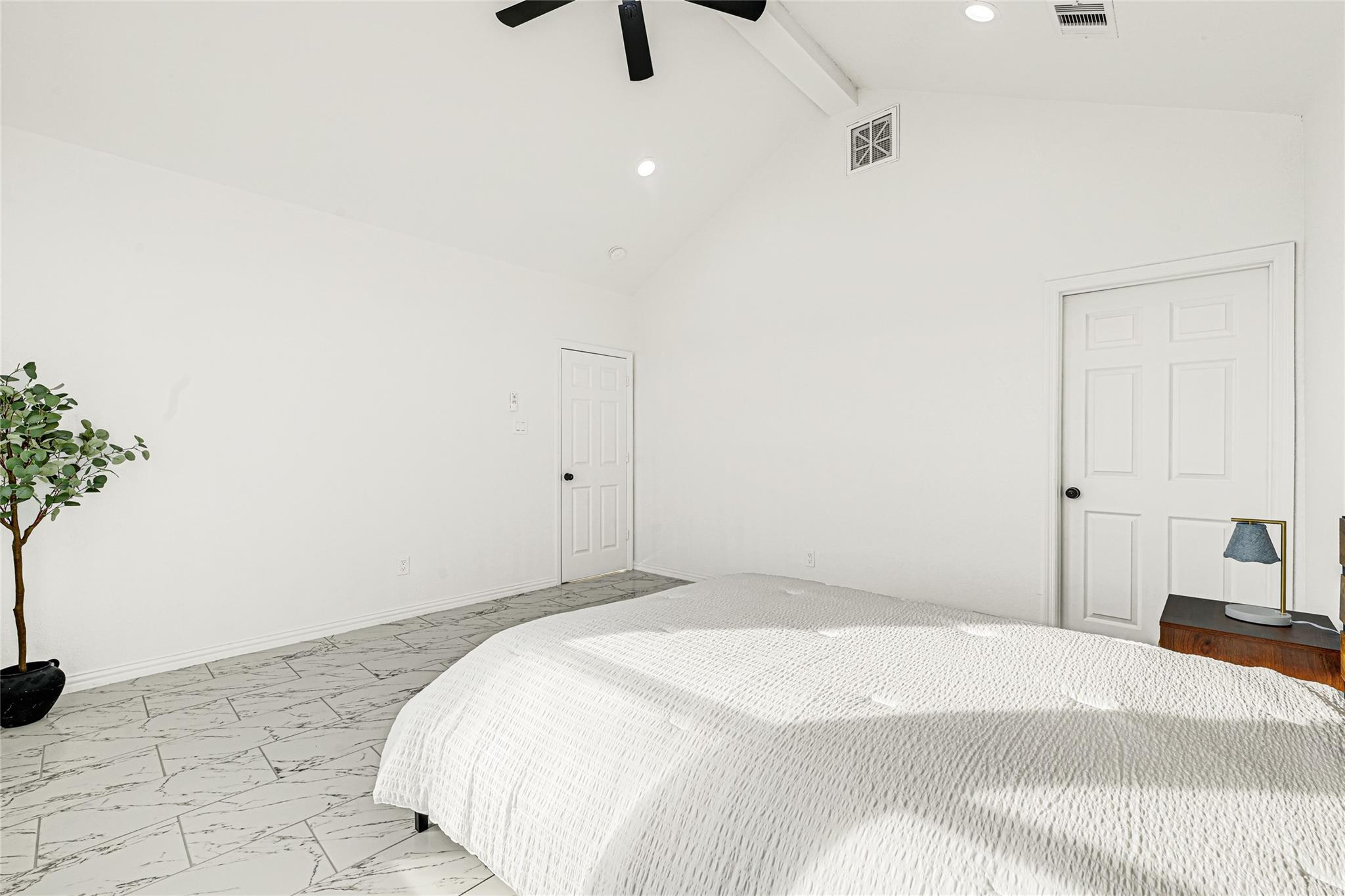 1128 Peter Pine Street