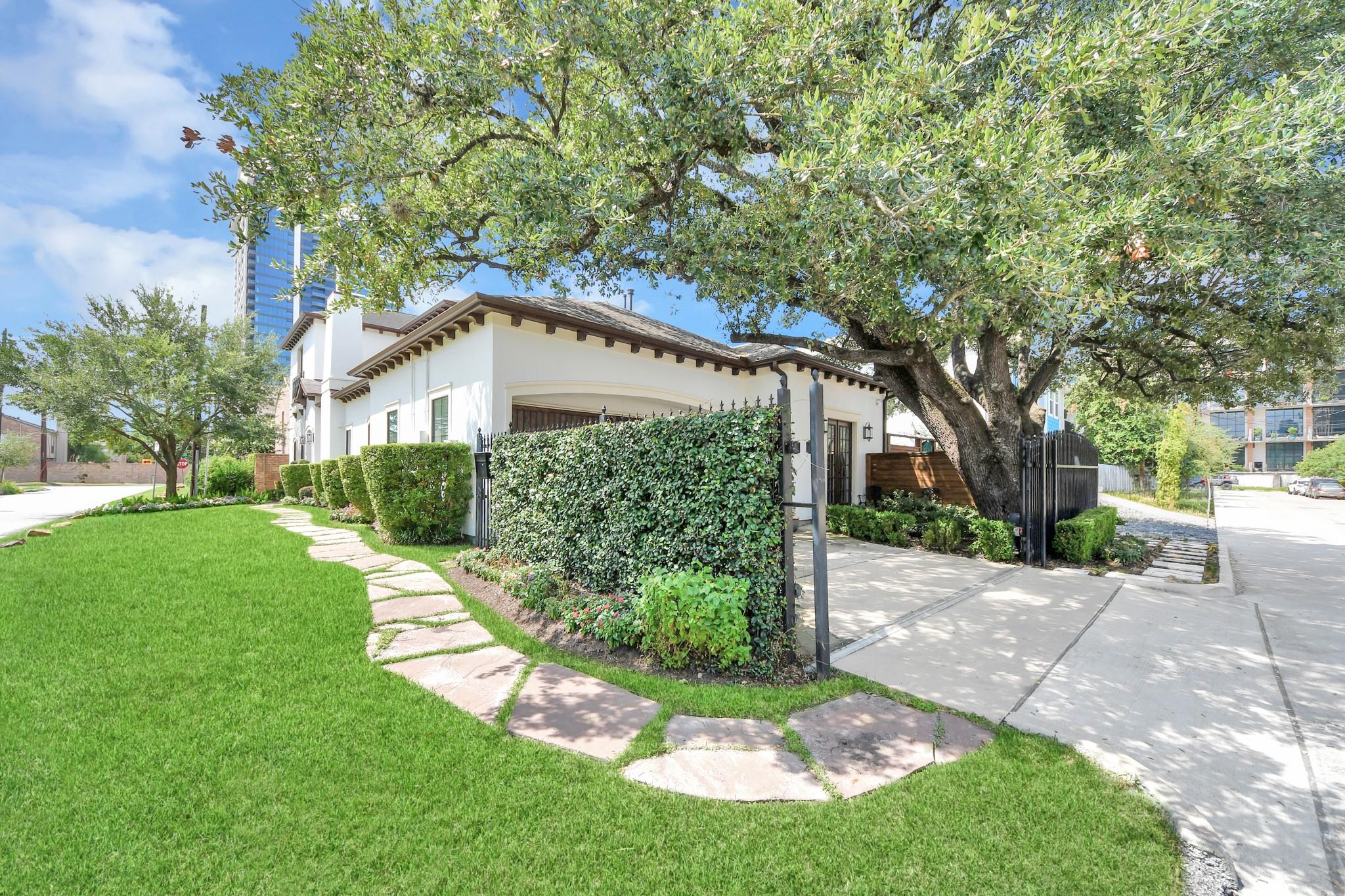 1202 Gross Street