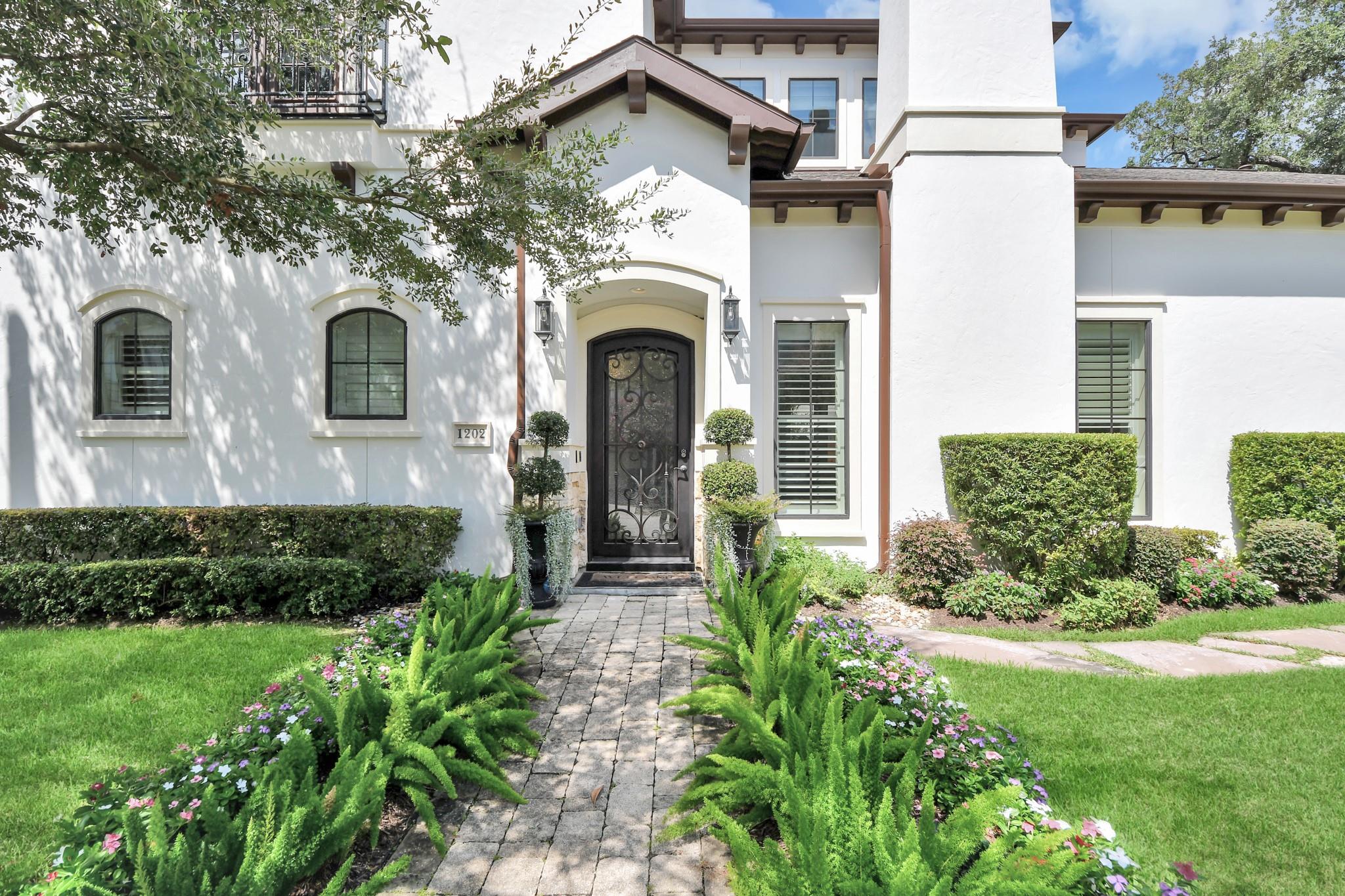 1202 Gross Street