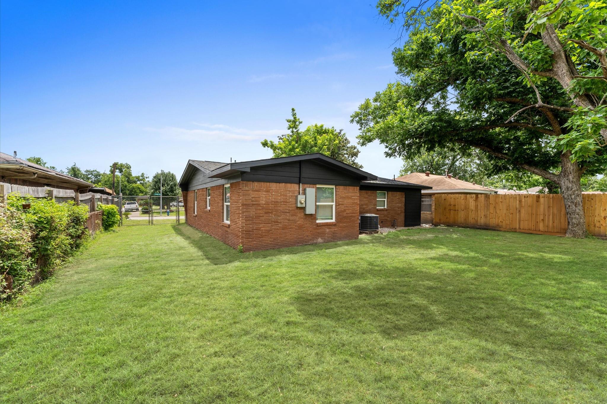 327 E Delz Drive