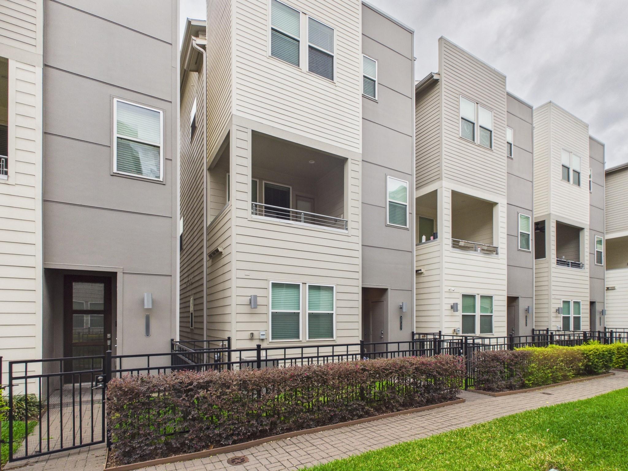 2711 Clinton Drive