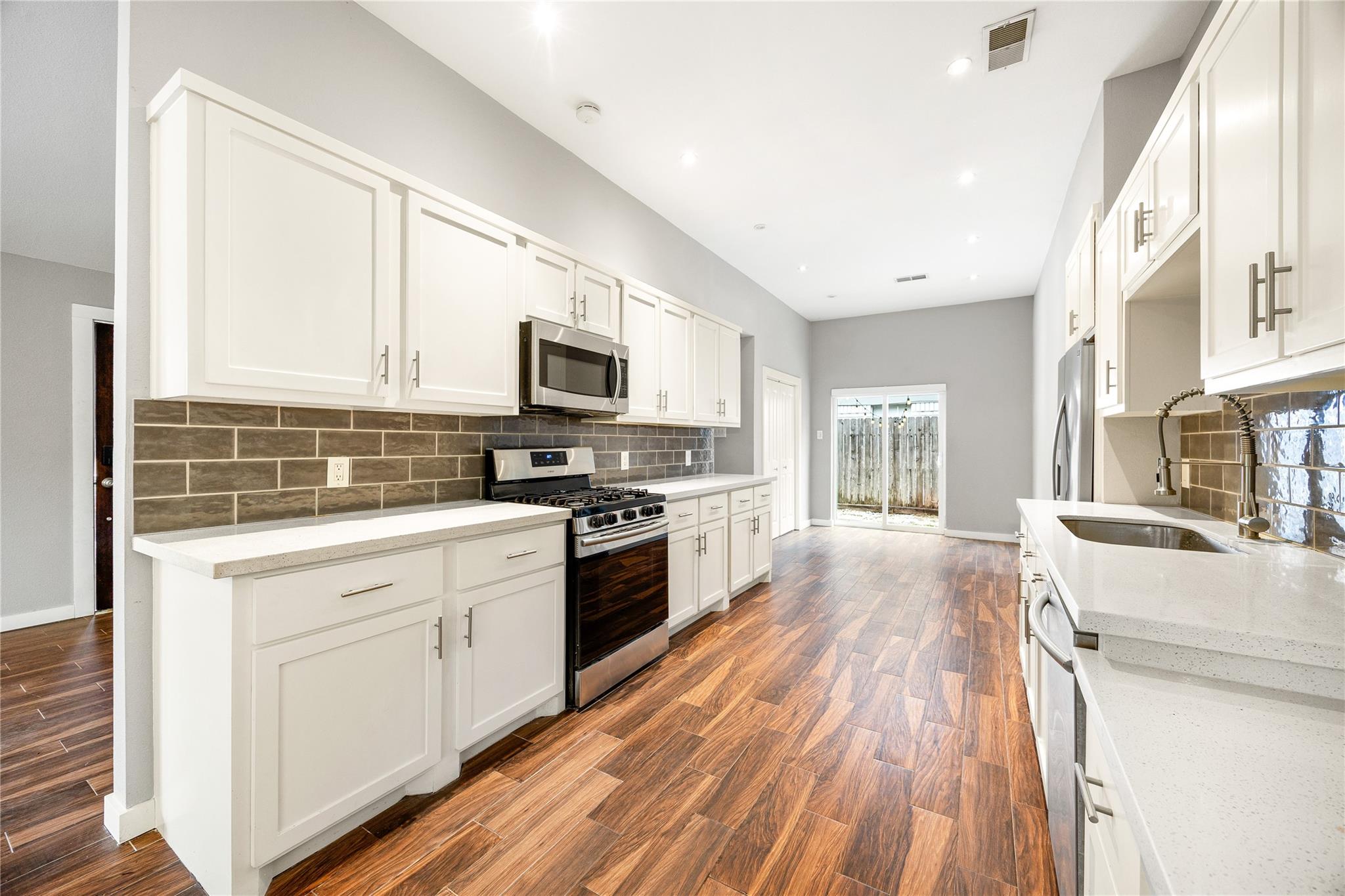 5122 Prairie Creek Drive