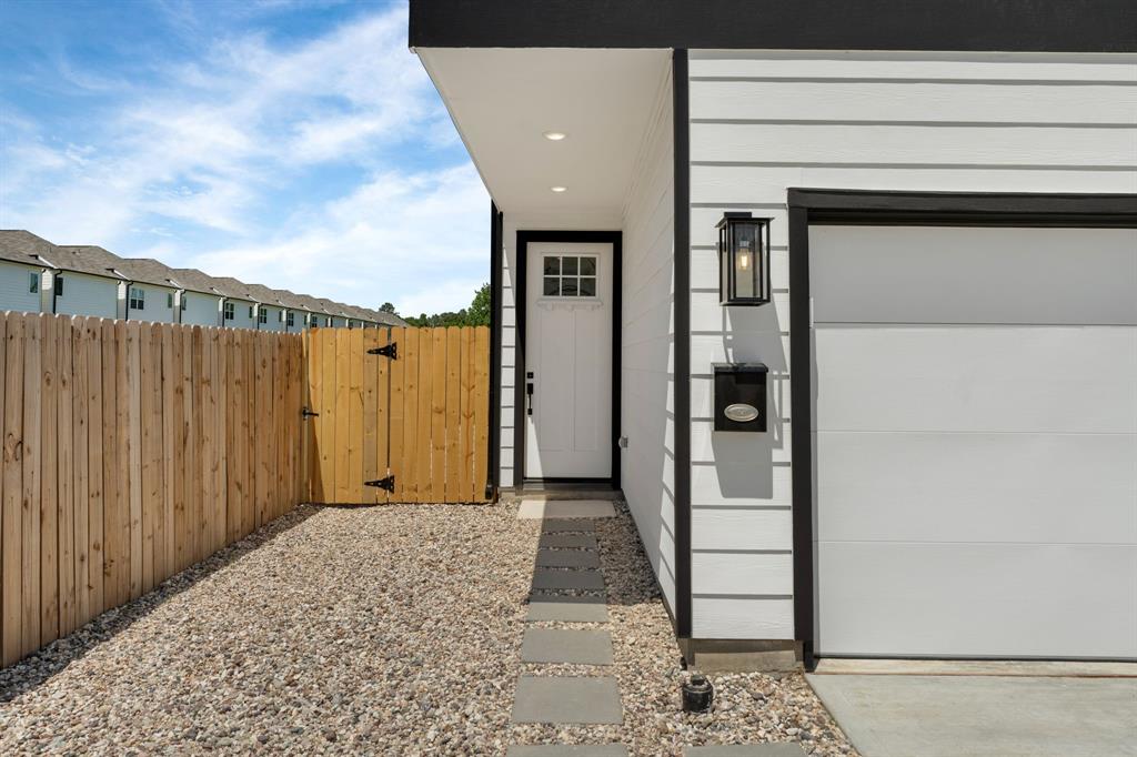 2208 Mansfield