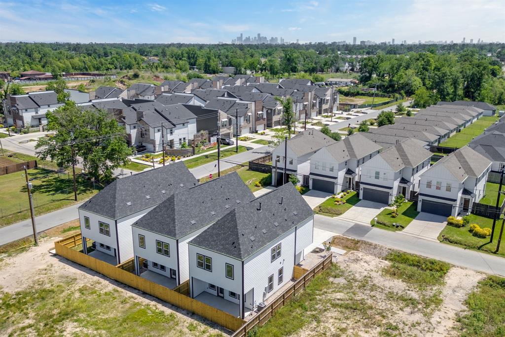 2208 Mansfield