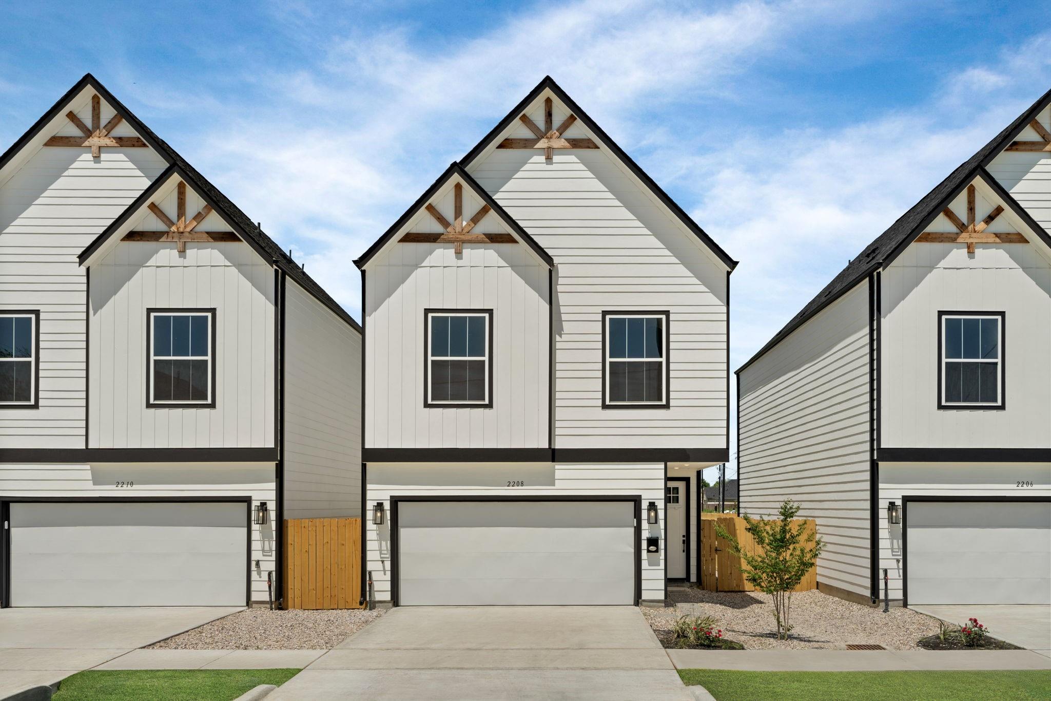 2208 Mansfield
