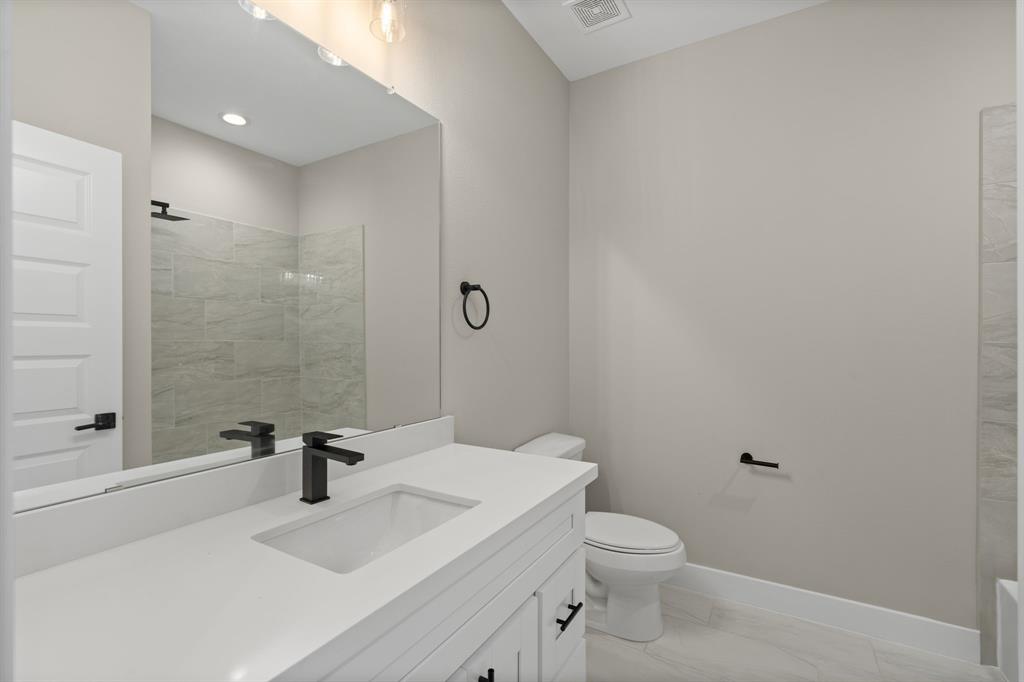 2208 Mansfield