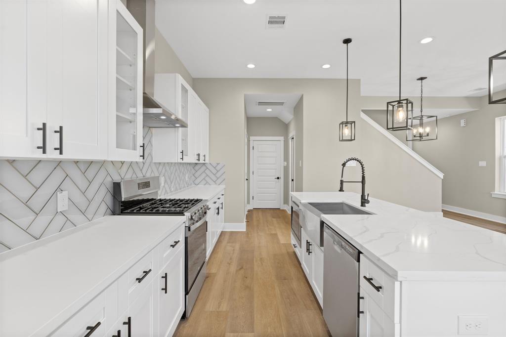 2208 Mansfield
