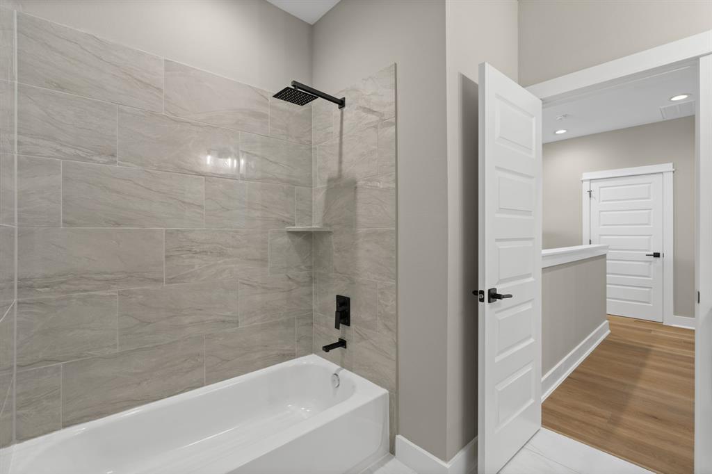 2208 Mansfield
