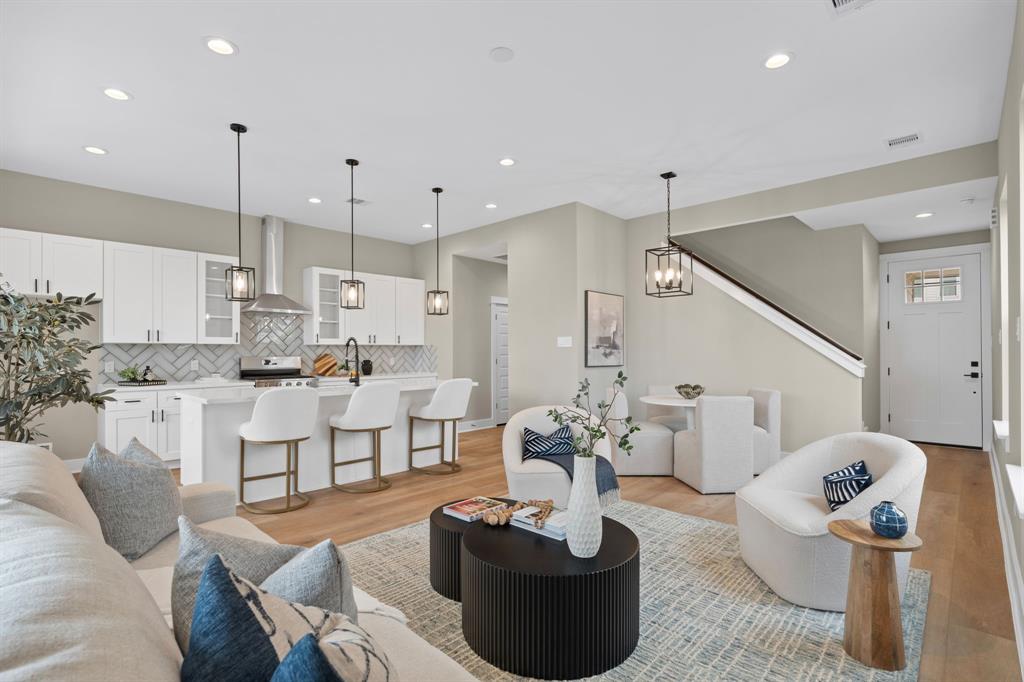 2208 Mansfield