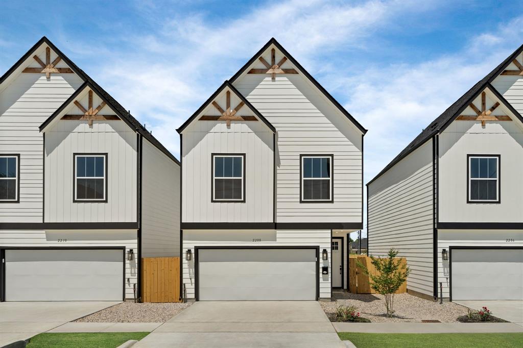 2208 Mansfield