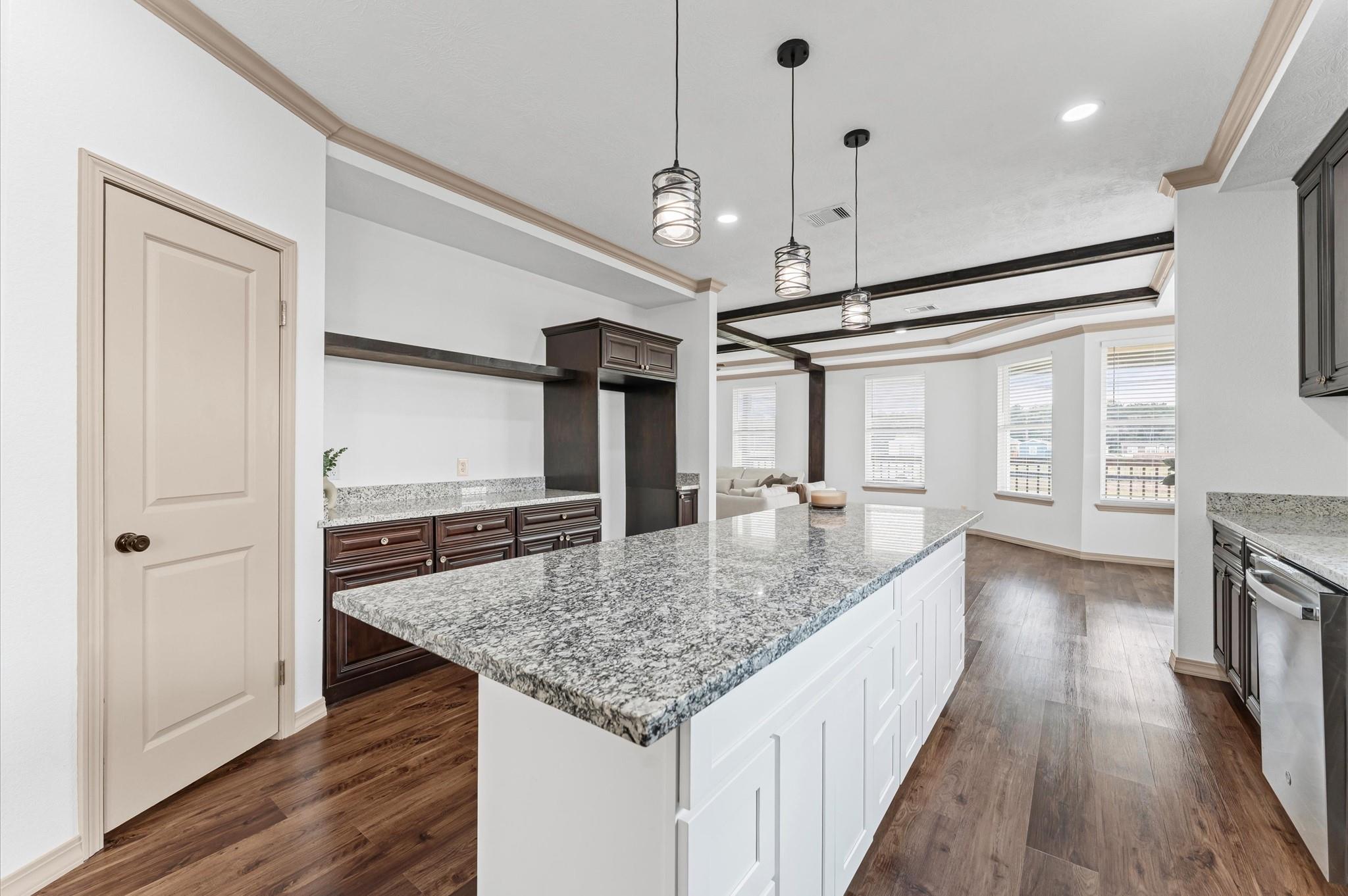 1239 Peter Pine St Street