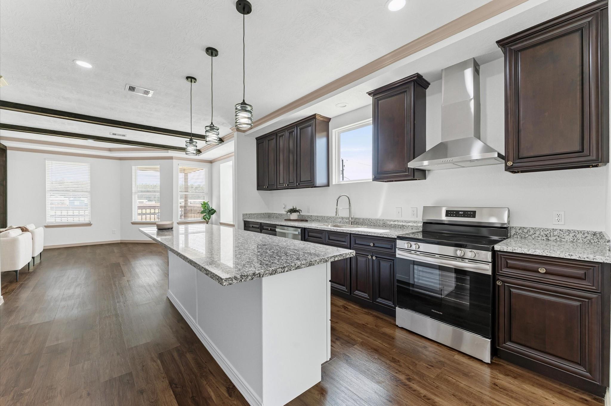 1239 Peter Pine St Street