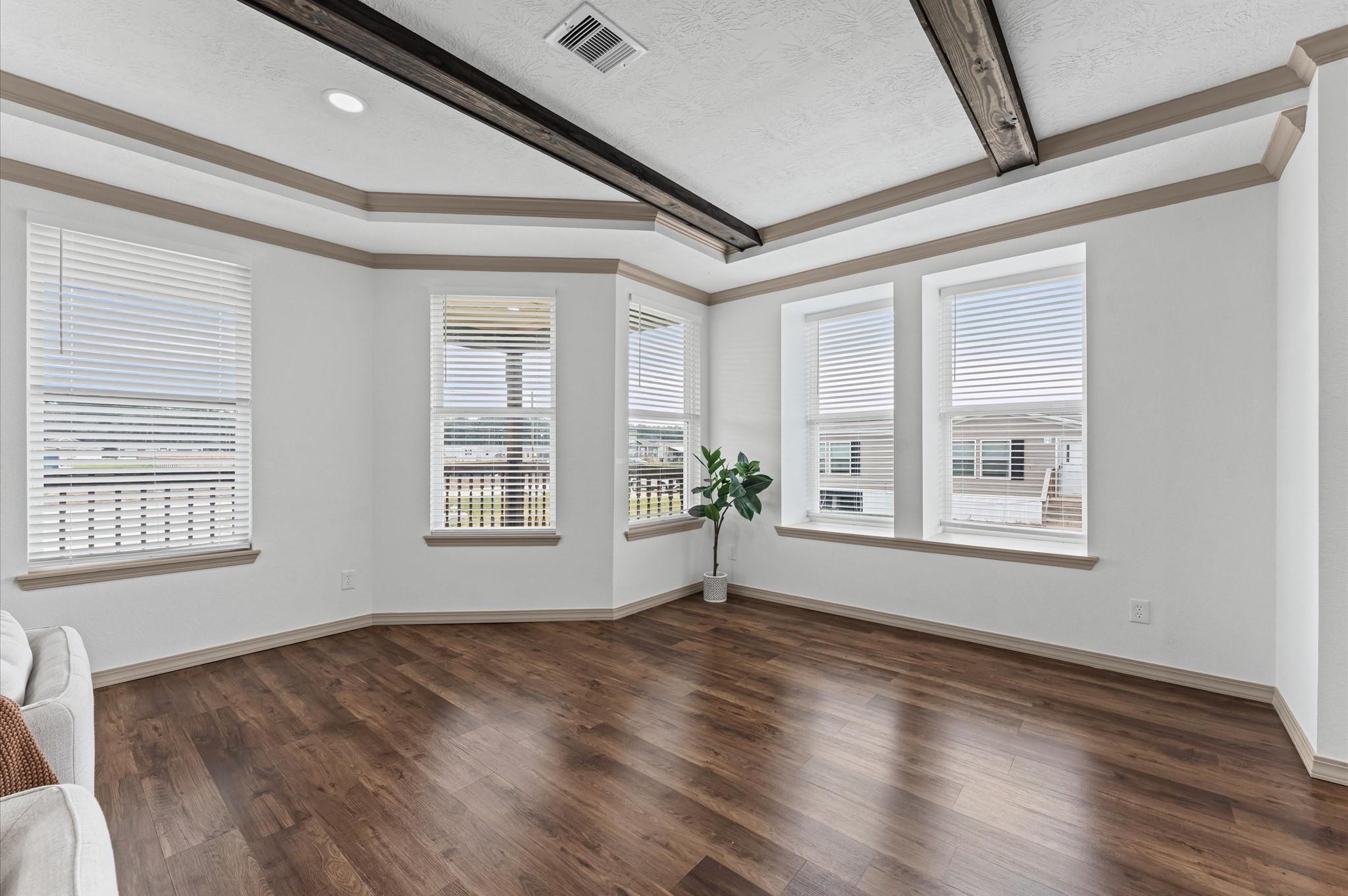 1239 Peter Pine St Street