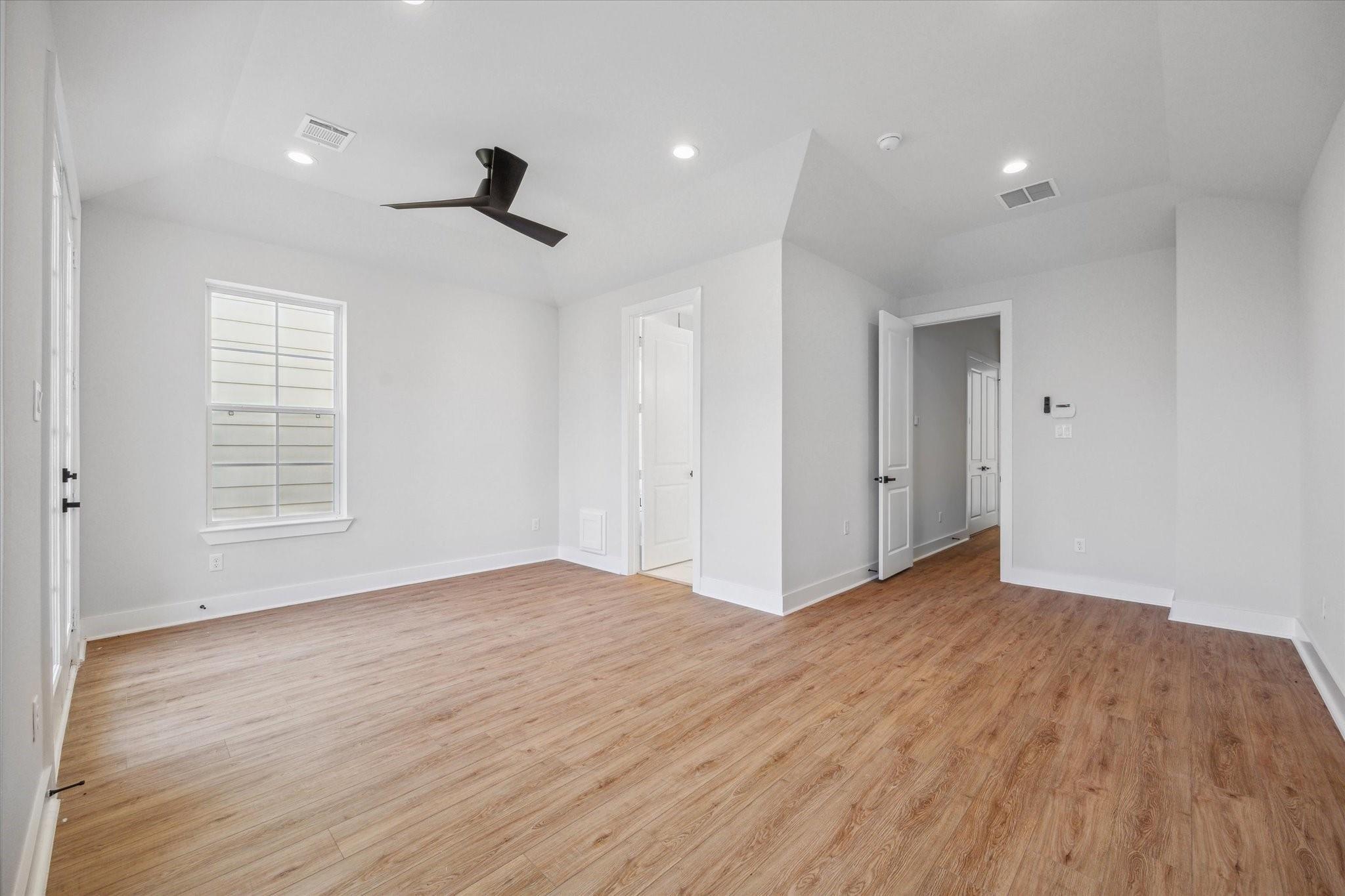1035 W 17th St Street