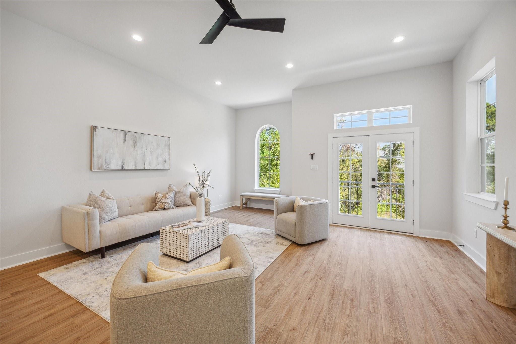 1035 W 17th St Street