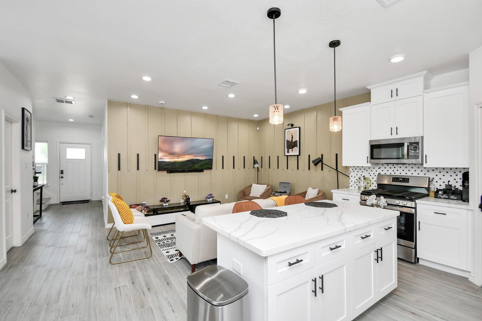 8406 Parnell Street Unit: A/B