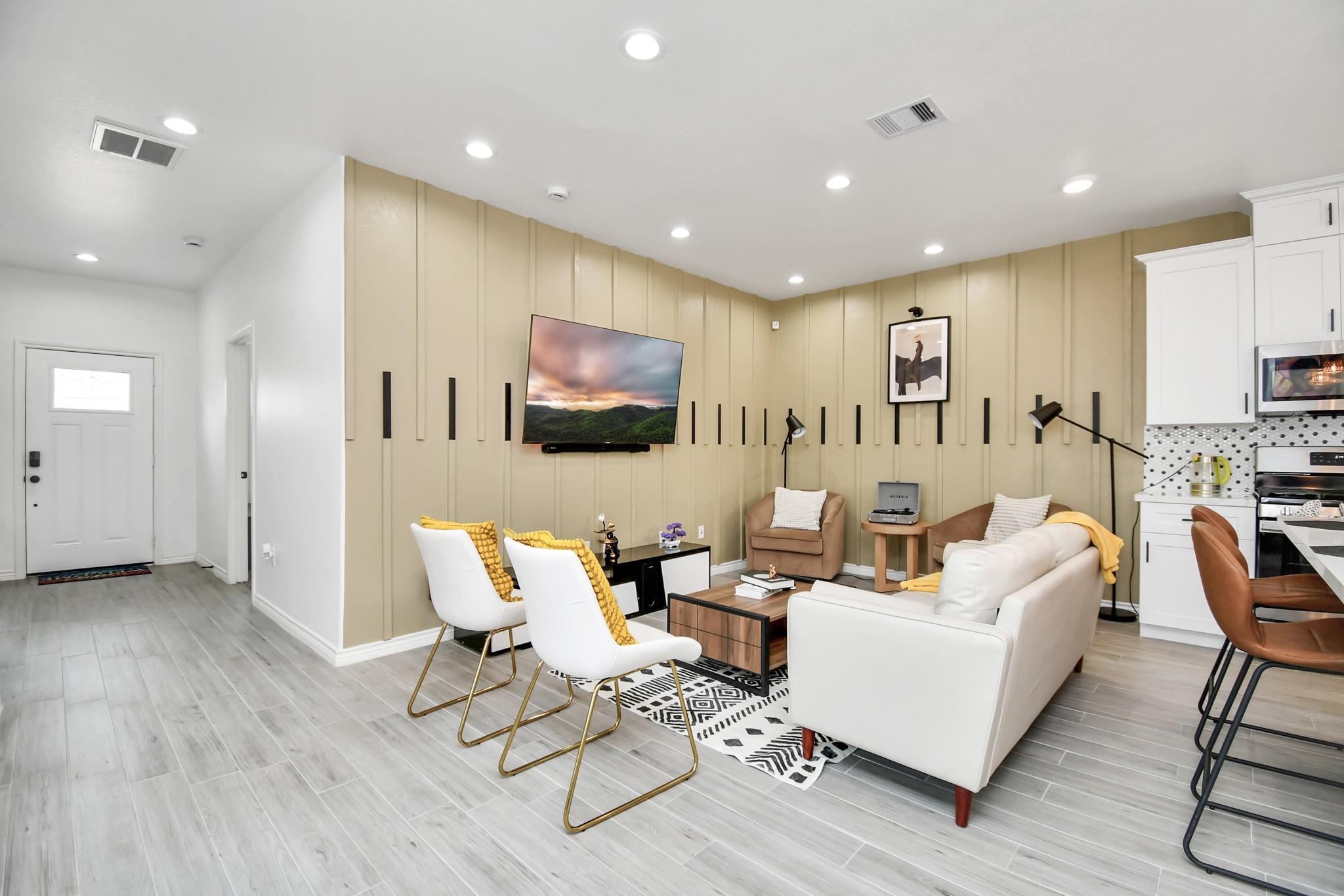 8406 Parnell Street Unit: A/B