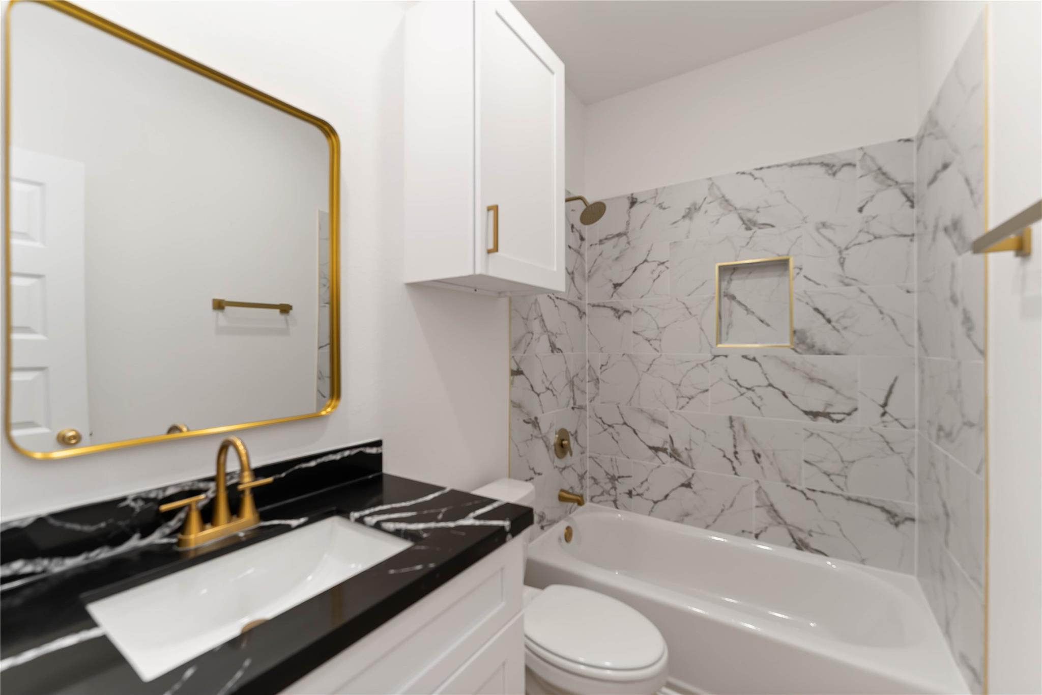 7809 Queen Street Unit: A/B