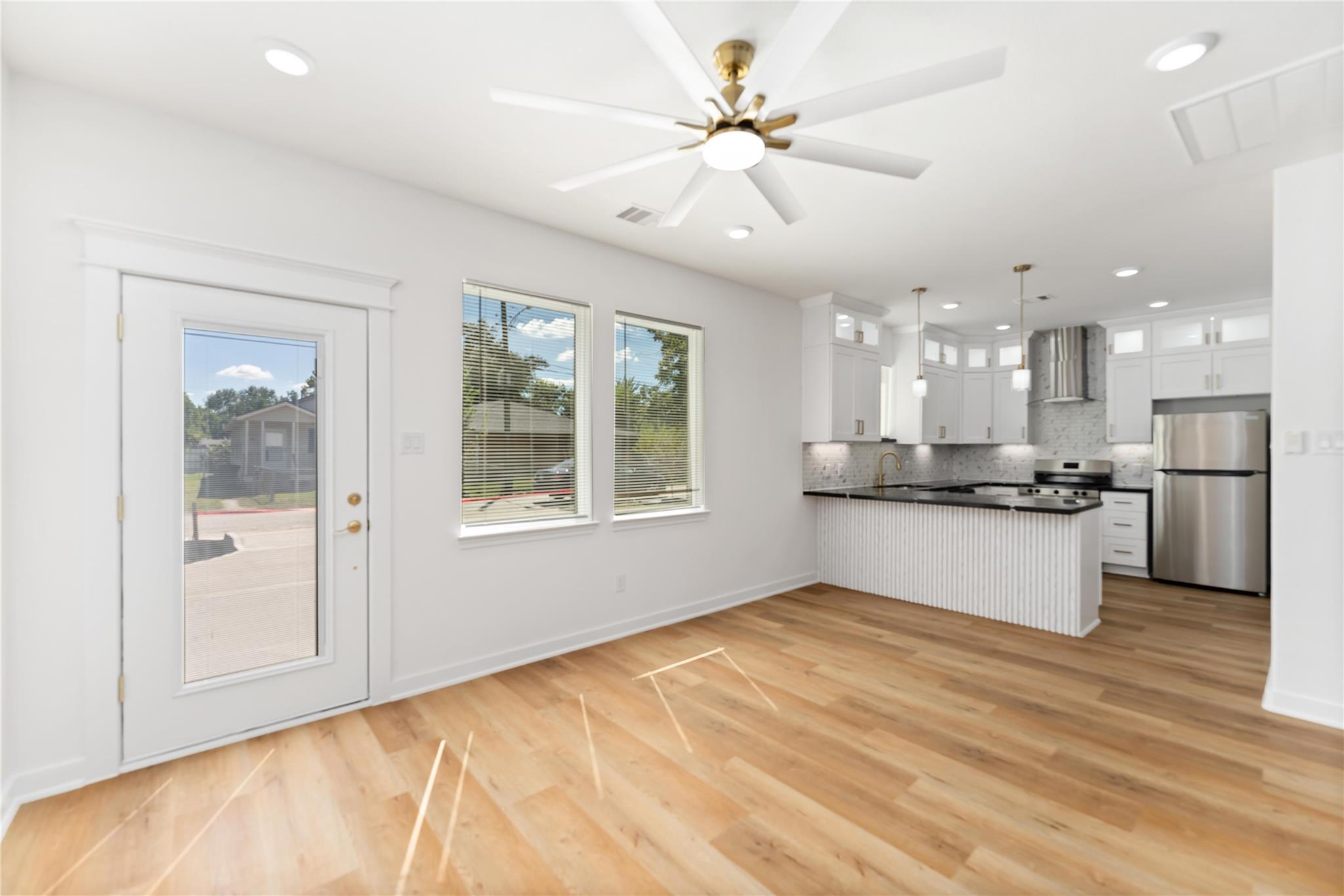 7809 Queen Street Unit: A/B