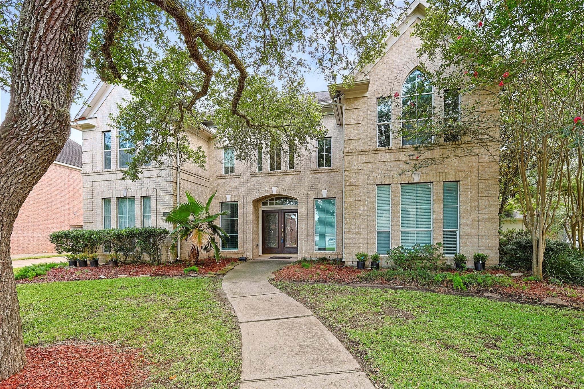 1423 Meadow Lakes Drive