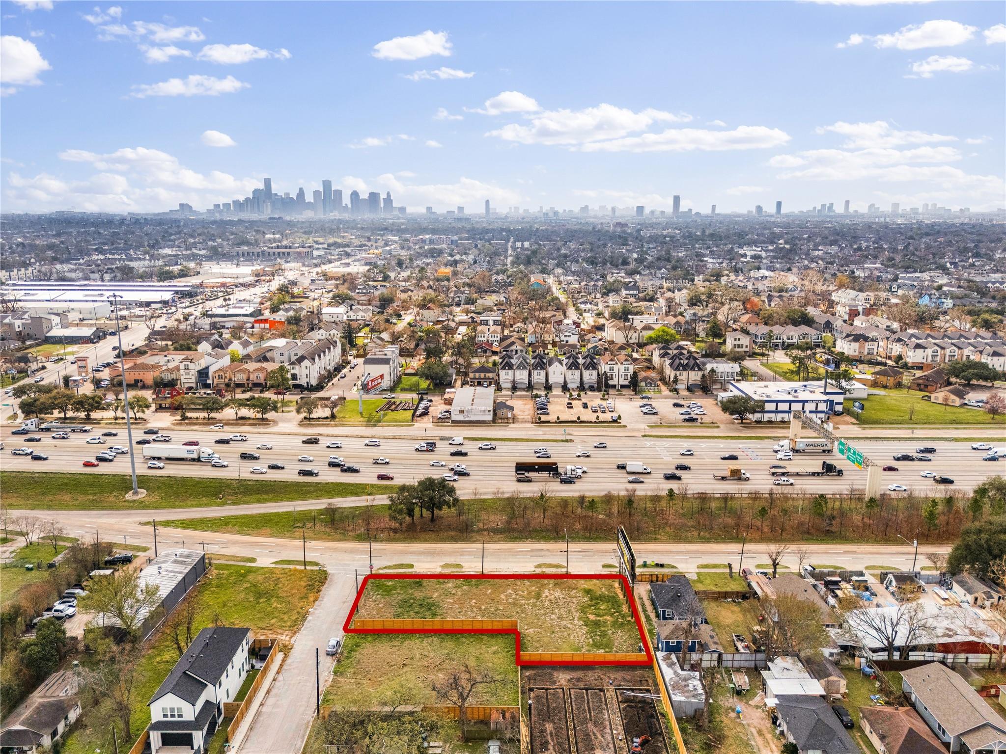 1025 N Loop