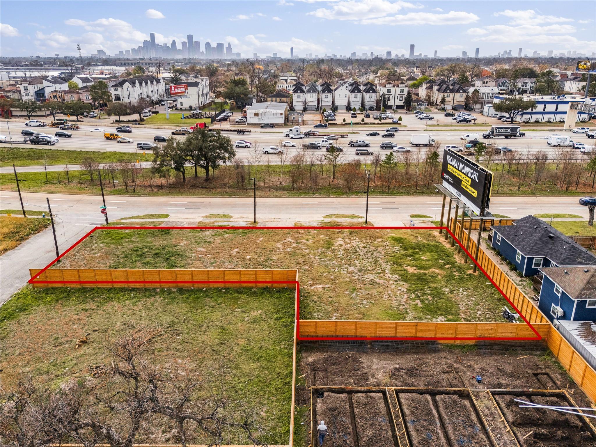 1025 N Loop