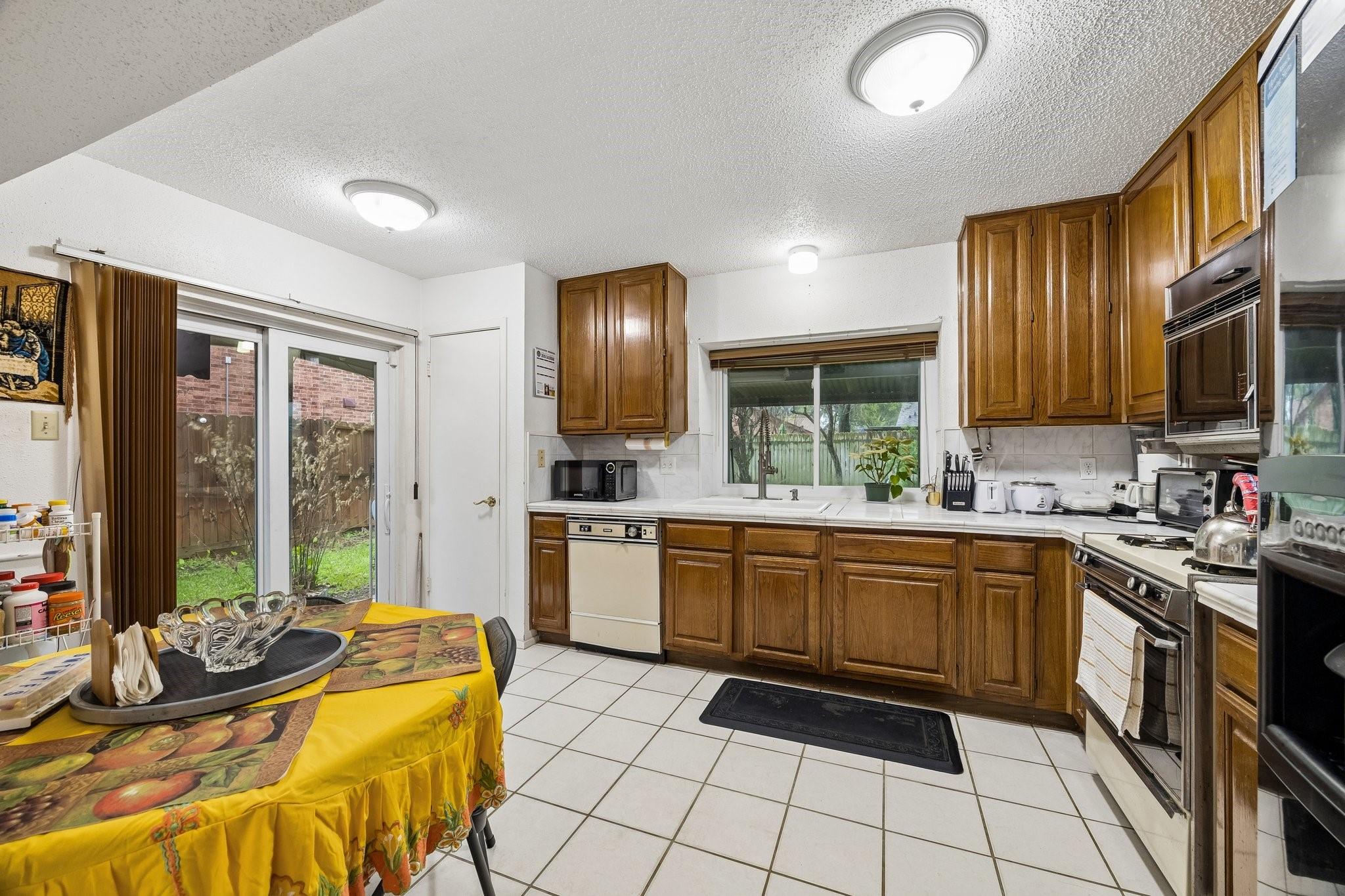 9815 Walnut Glen Drive
