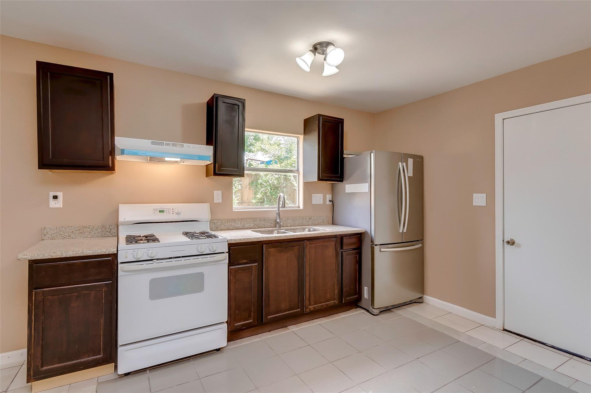 3918 Cedar Hill Lane