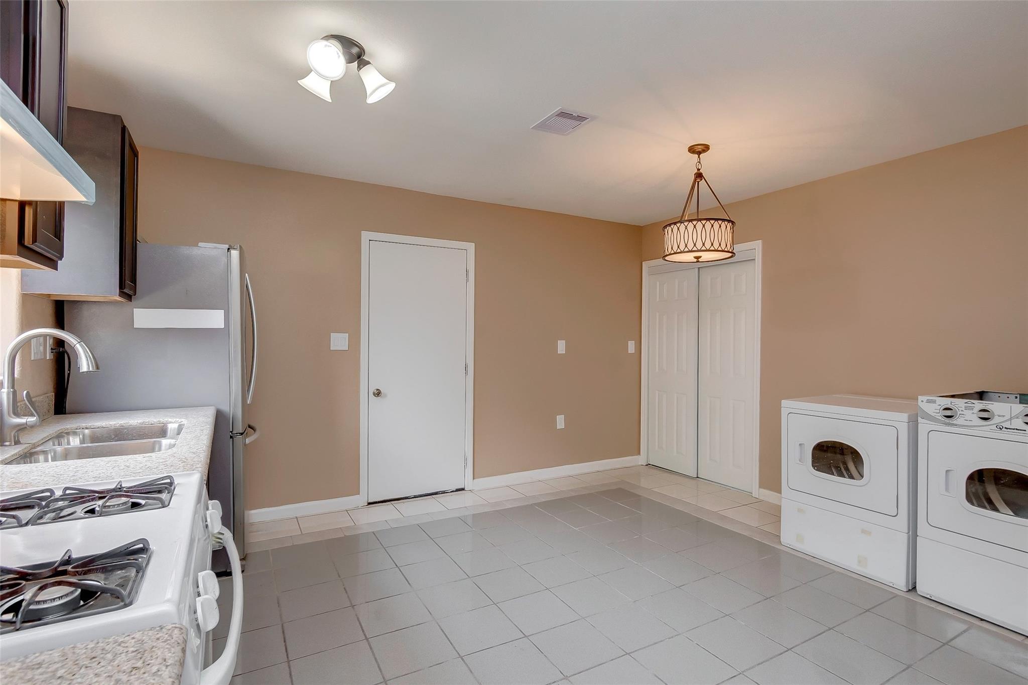 3918 Cedar Hill Lane
