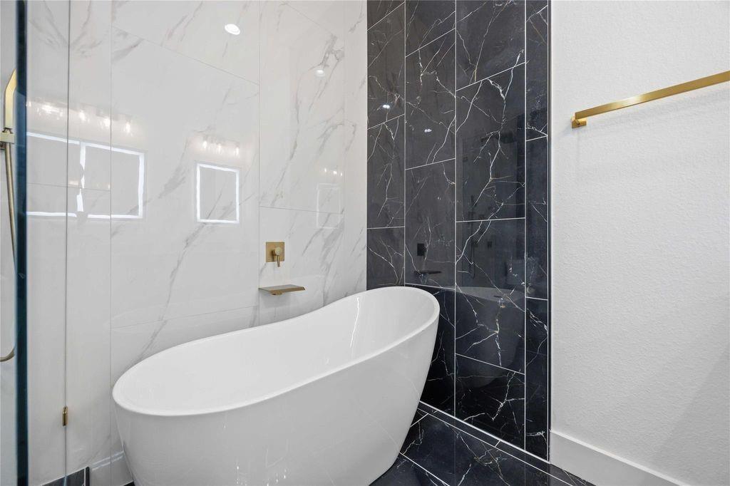 4649 Clover Street Unit: A/B