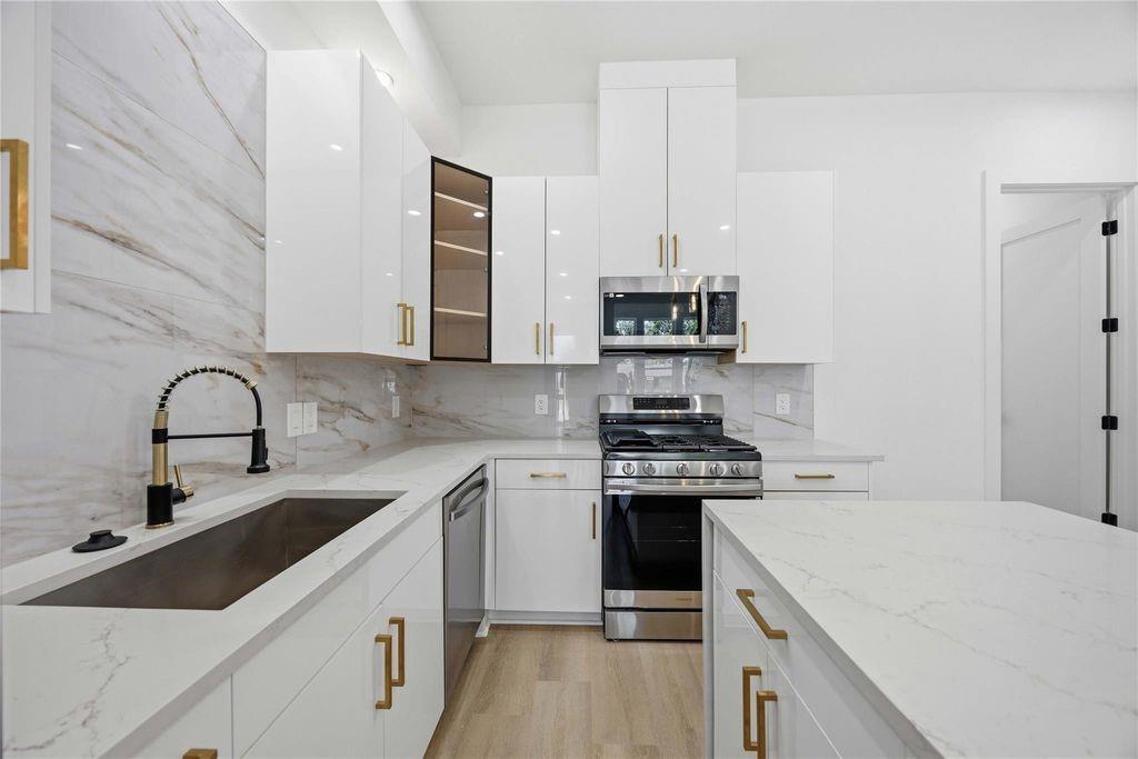 4649 Clover Street Unit: A/B