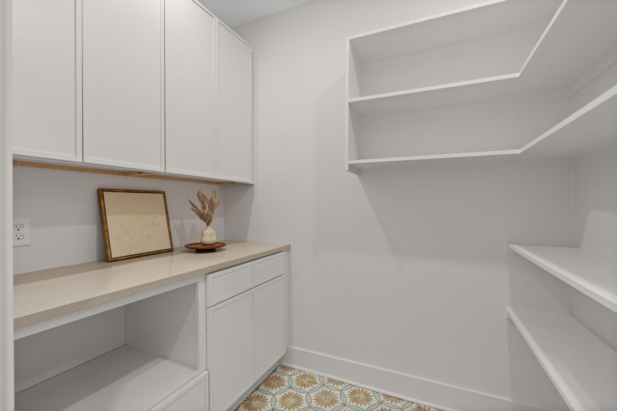 1011 W Cottage Street