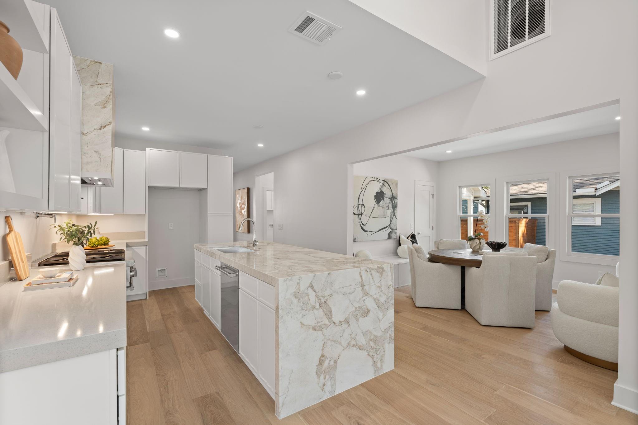 1011 W Cottage Street