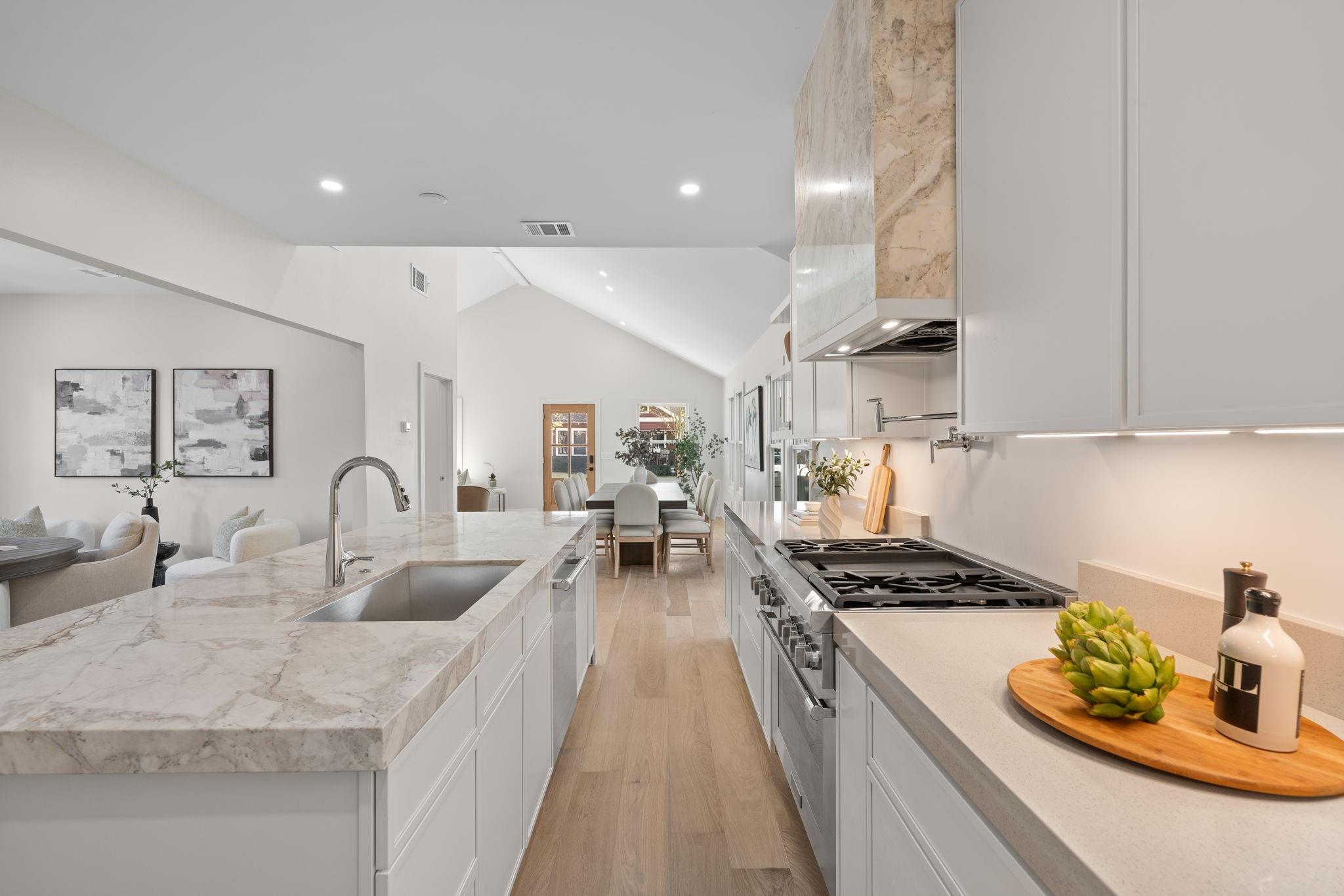 1011 W Cottage Street