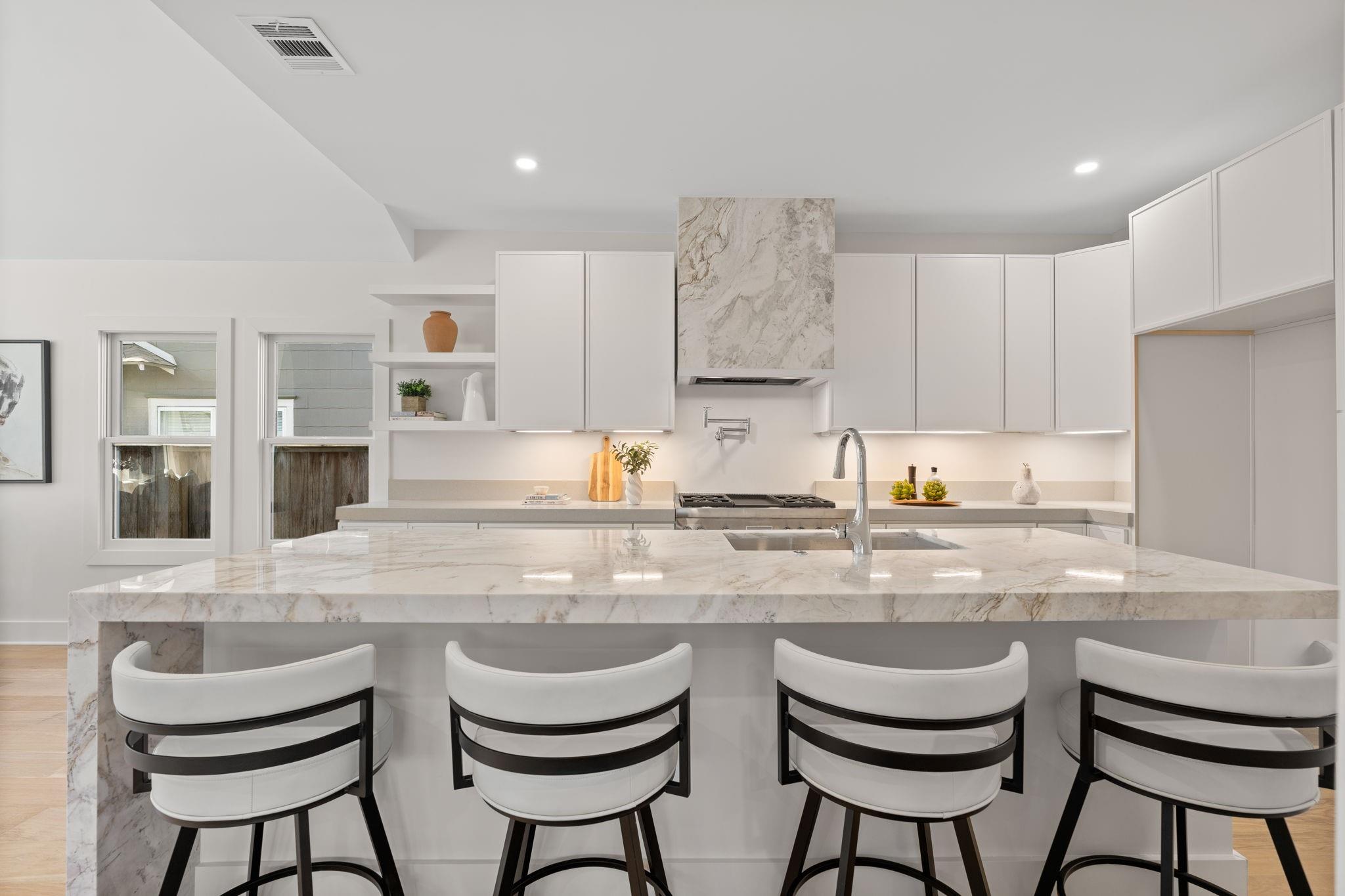 1011 W Cottage Street