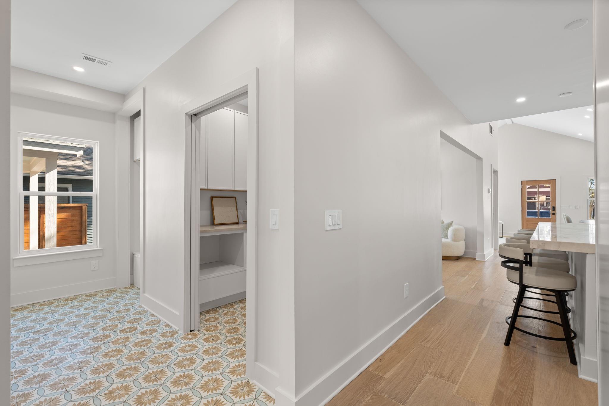 1011 W Cottage Street