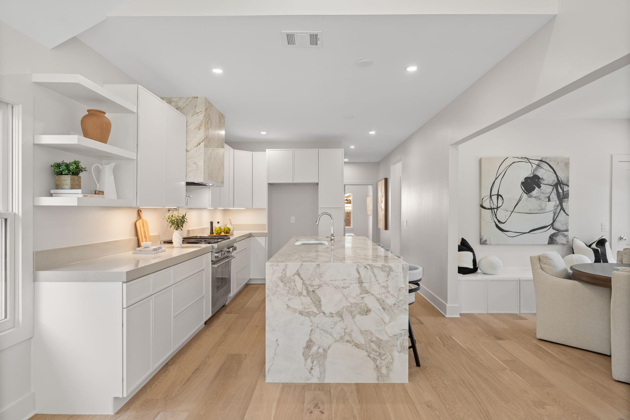 1011 W Cottage Street