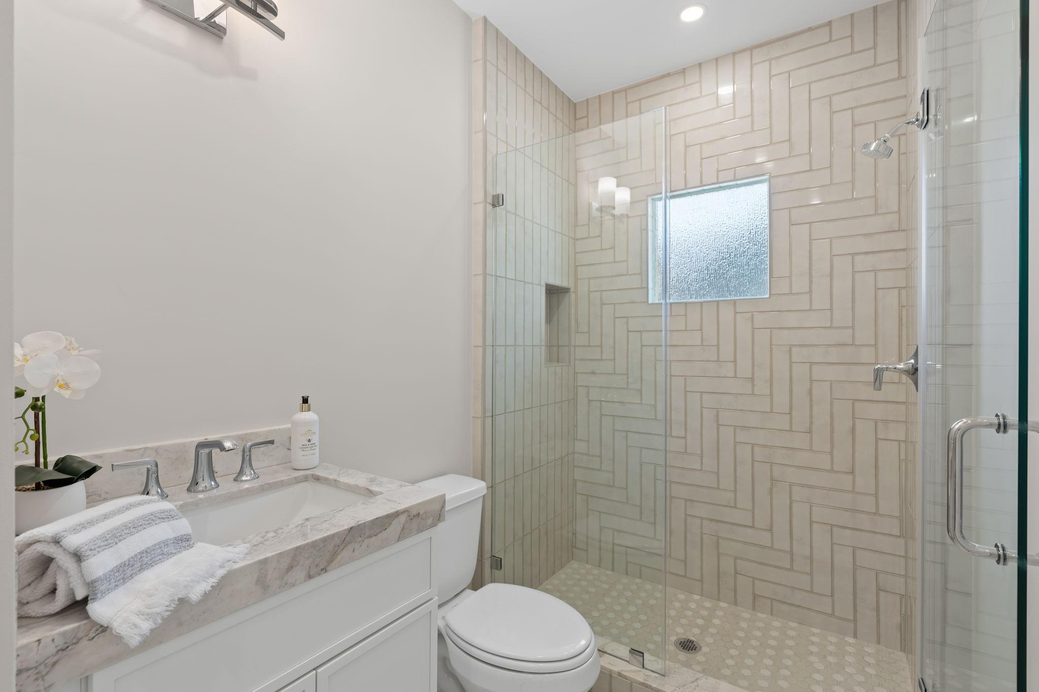 1011 W Cottage Street