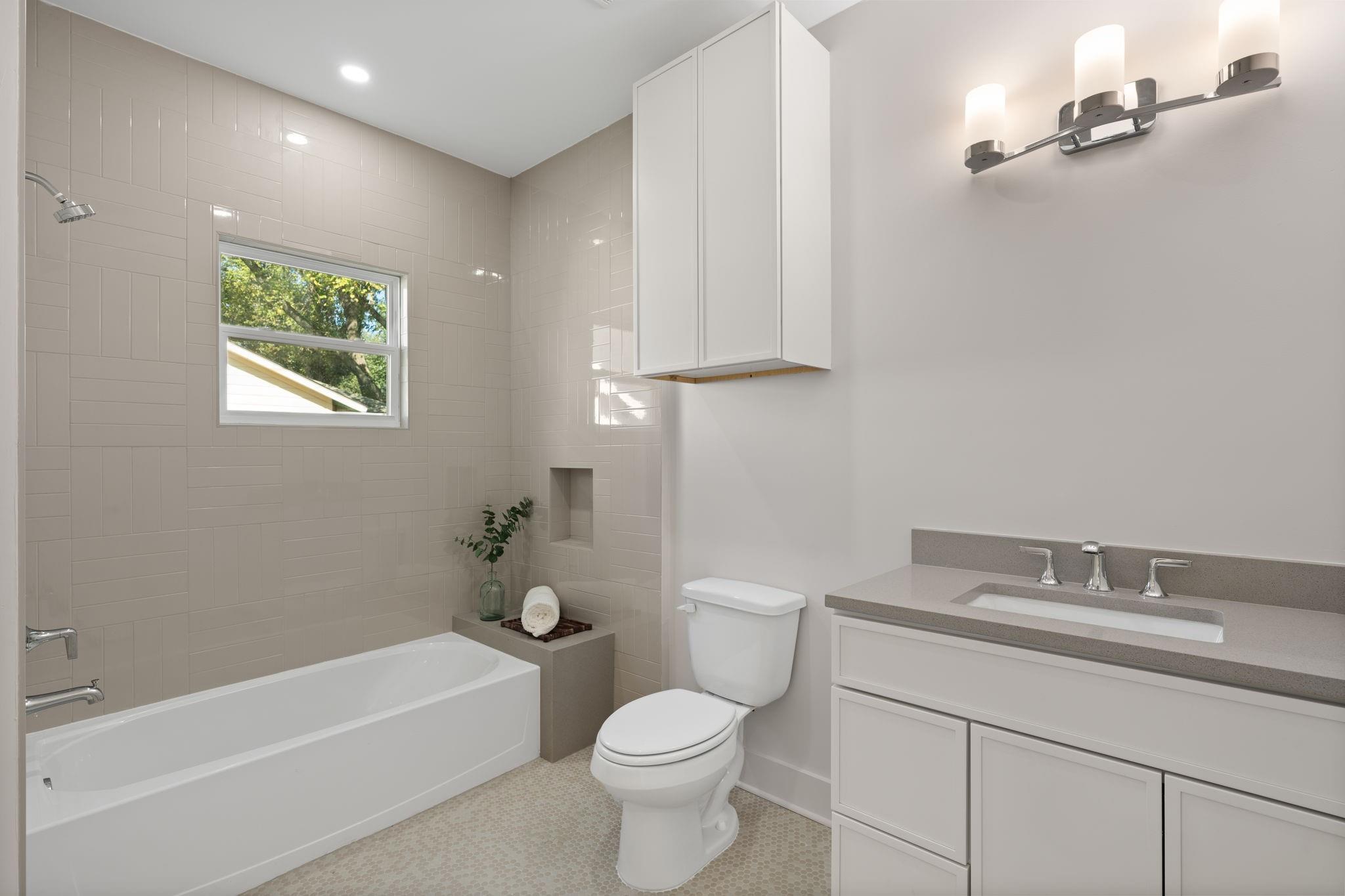 1011 W Cottage Street