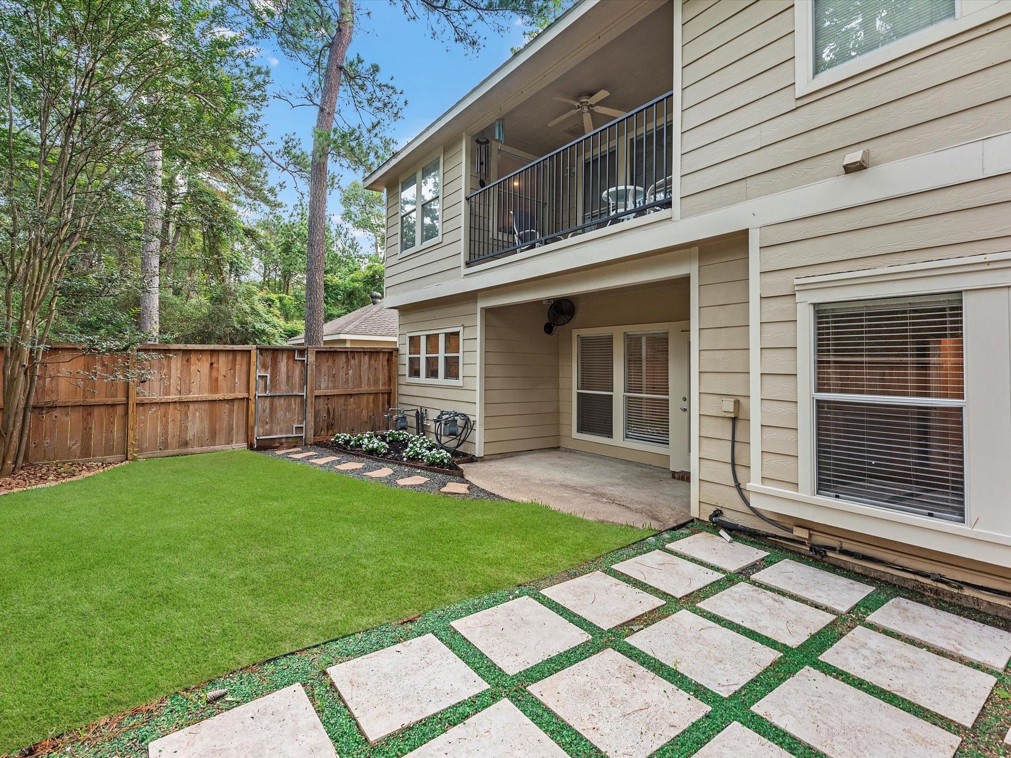 142 N Magnolia Pond Place