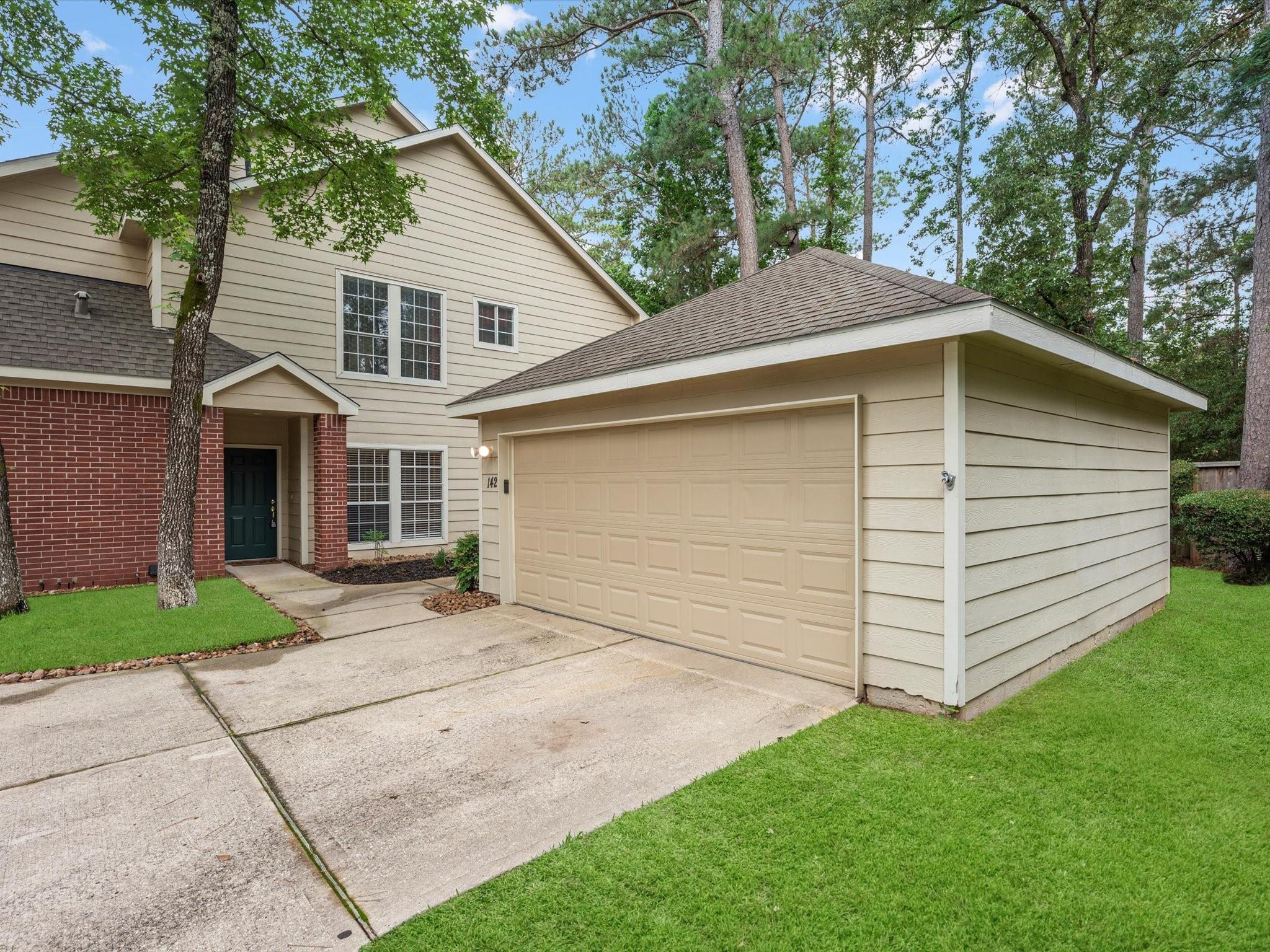 142 N Magnolia Pond Place